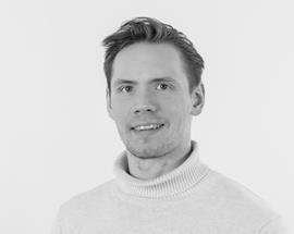 Jonathan Nåvik, Business controller